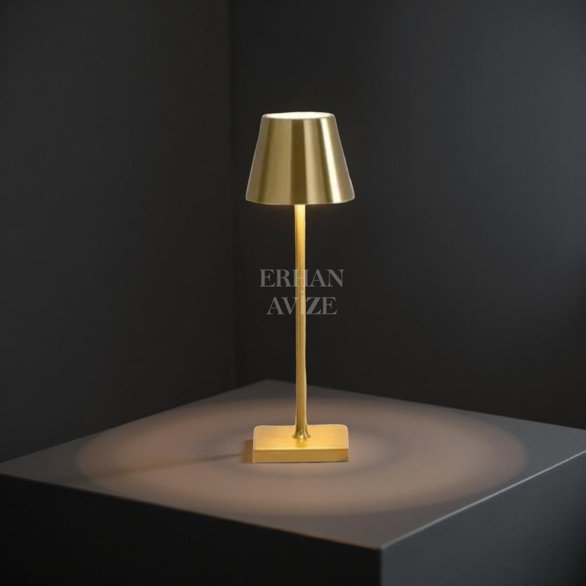 EACT-8437  İstanbul Şarjlı Dim Edilebilebilir Gold Masa Lambası